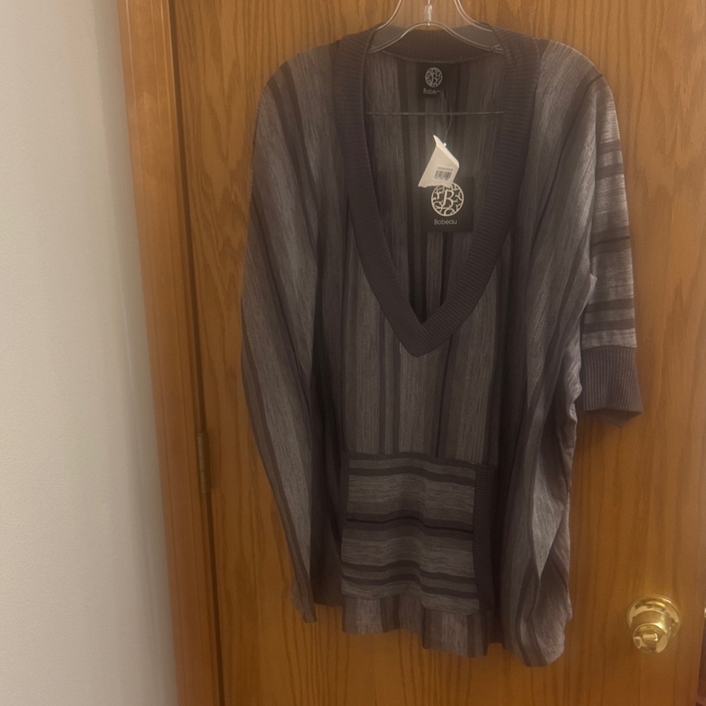 bobeau Gray Striped V-Neck Tunic Top